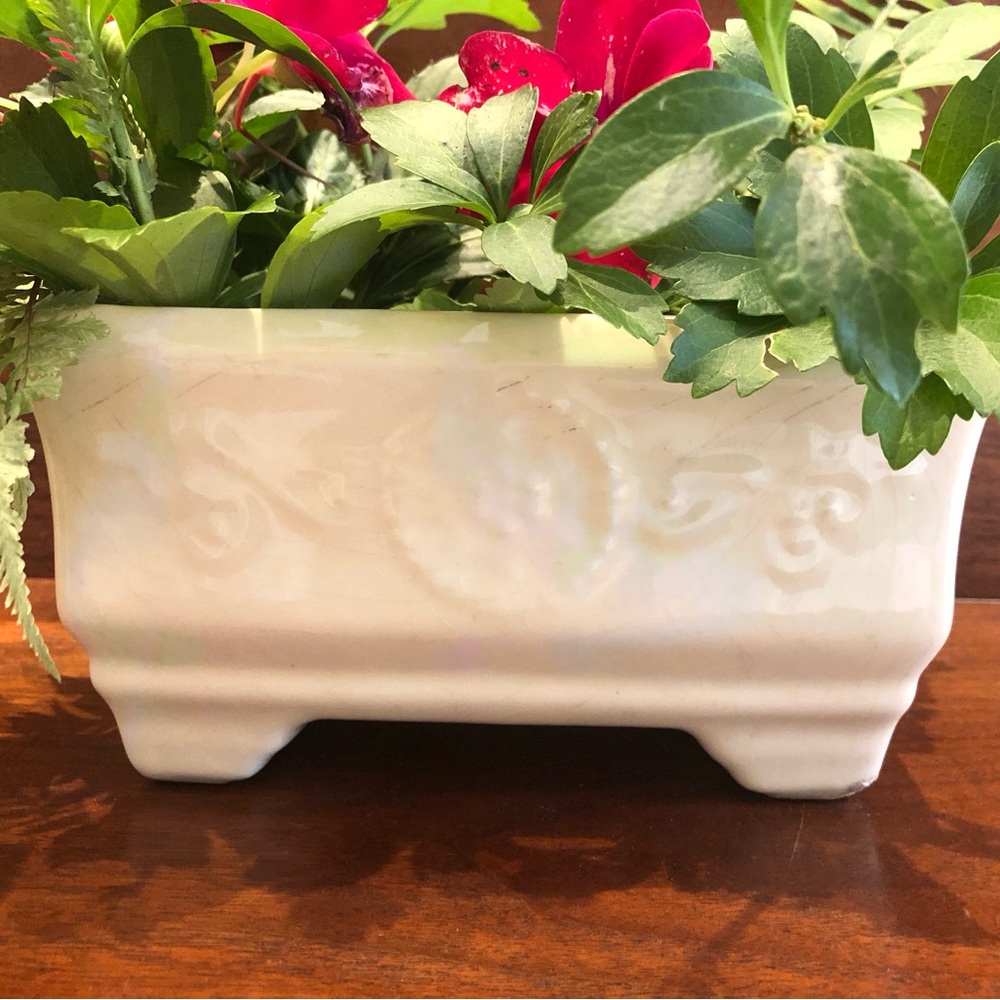 Vintage Estate Ivory Footed Embossed Planter .  USA Pottery Co it seems. Good!!
